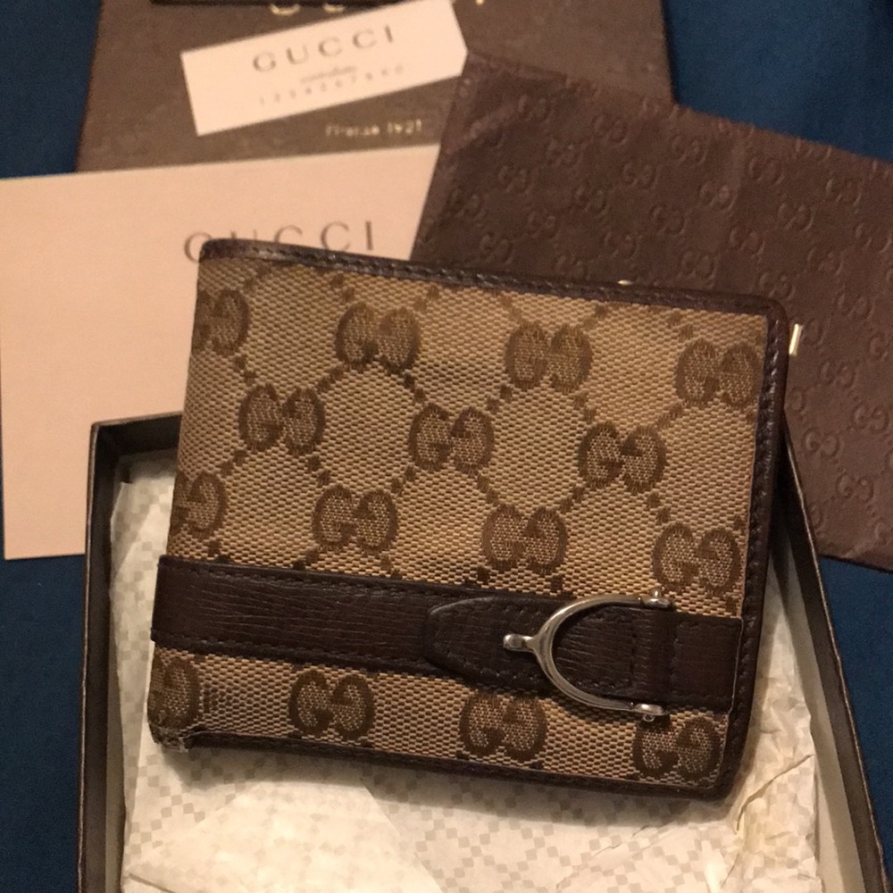 Men’s Gucci wallet